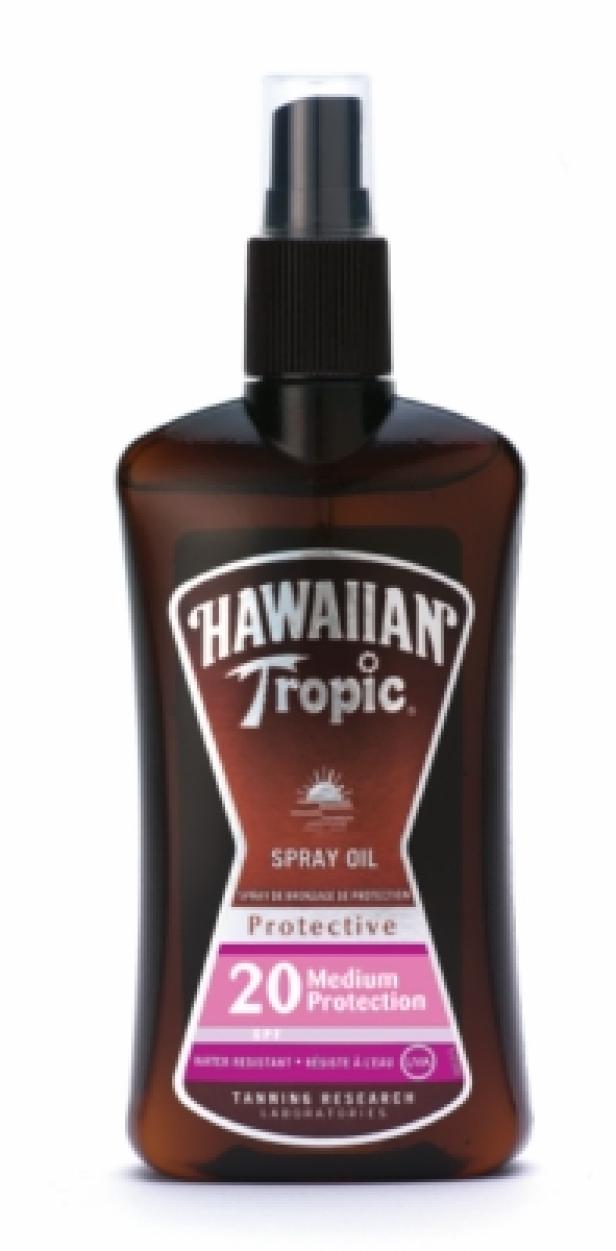 Eine Flasche Hawaiian Tropic Sonnenspray mit mittlerem Schutzfaktor 20.