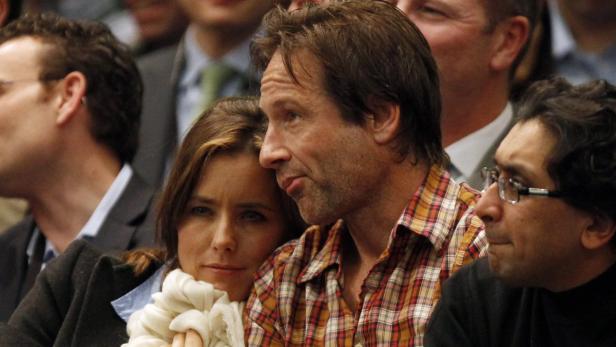 David Duchovny und Téa Leoni sitzen im Publikum.