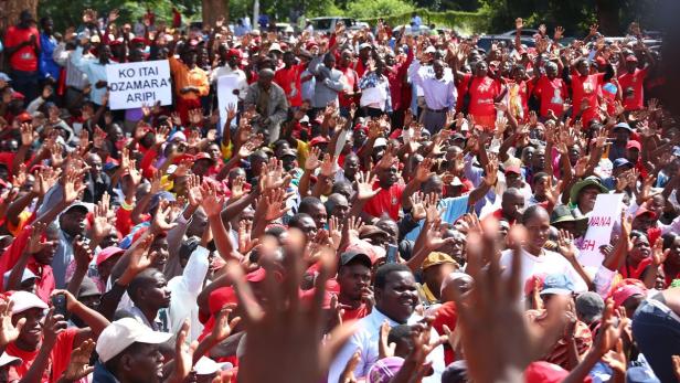 Größte Demonstration gegen Robert Mugabe