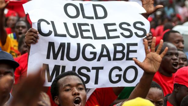 Größte Demonstration gegen Robert Mugabe