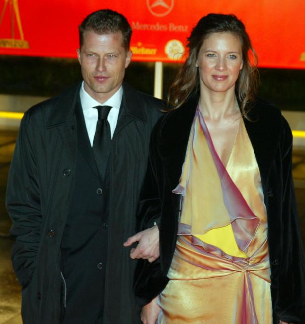 Til Schweiger und Dana Schweiger posieren auf dem roten Teppich.