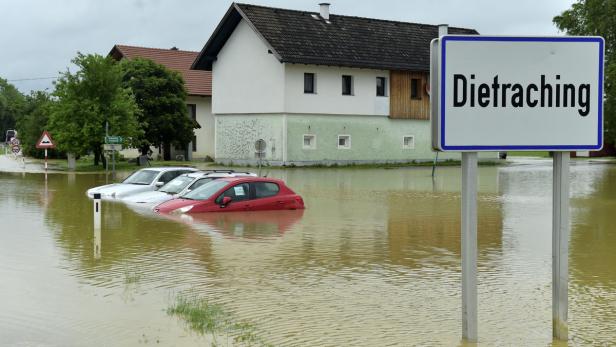Unwetter: Feuerwehren wegen Überflutungen im Einsatz