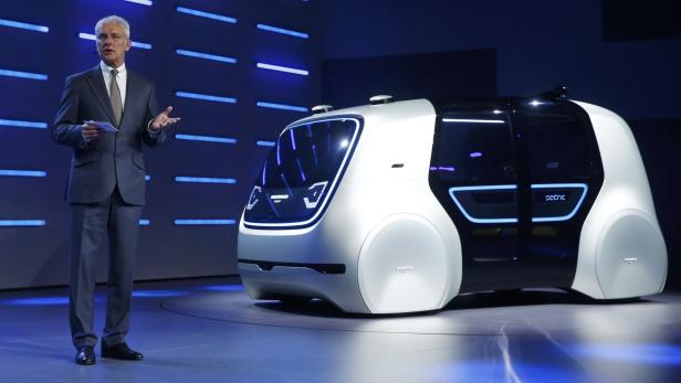 "Sedric": Volkswagen stellt ersten Prototypen von selbstfahrendem Auto vor