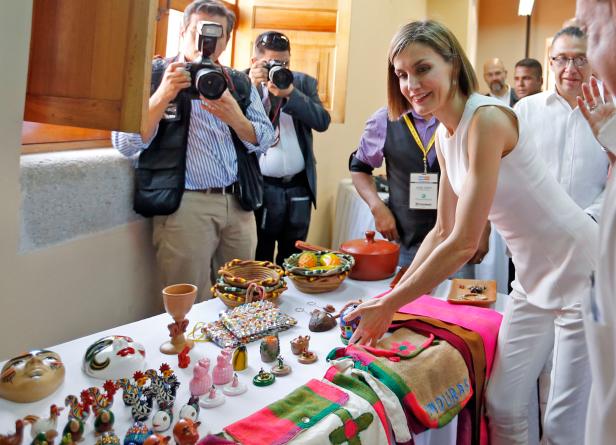 Lockere Königin Letizia: Ohne Felipe in Honduras