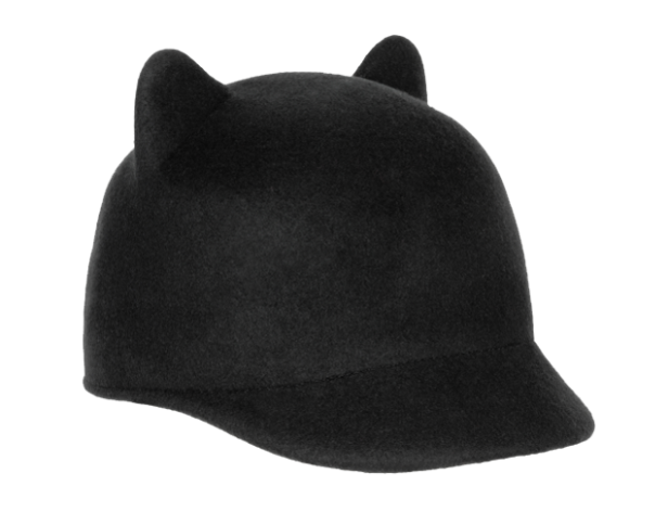 Eine schwarze Kappe mit Katzenohren.