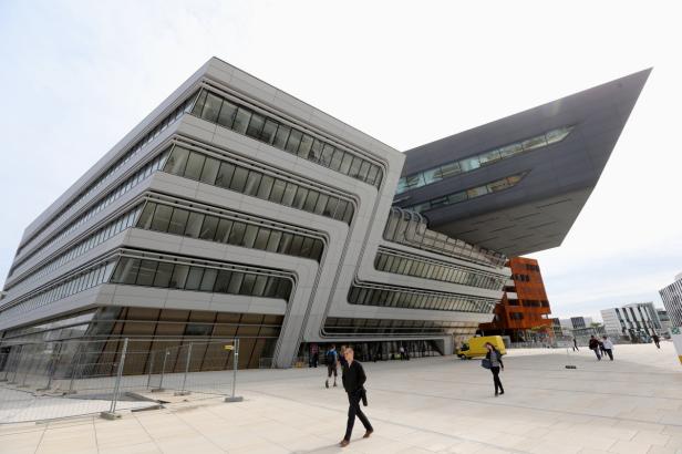 Die Wirtschaftsuniversität Wien mit ihrer markanten, modernen Architektur.