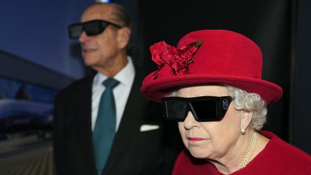 Queen wird 93: "Das furchtloseste Bond-Girl aller Zeiten"