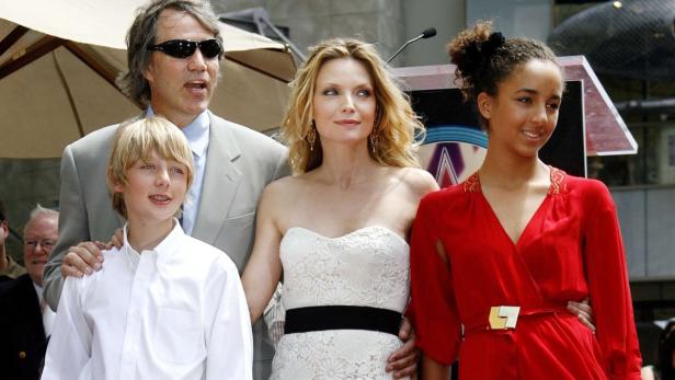 Michelle Pfeiffer mit ihrer Familie bei der Zeremonie ihres Sterns auf dem Hollywood Walk of Fame.