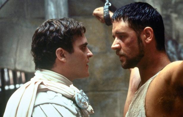 Joaquin Phoenix als Commodus und Russell Crowe als Maximus im Film „Gladiator“.