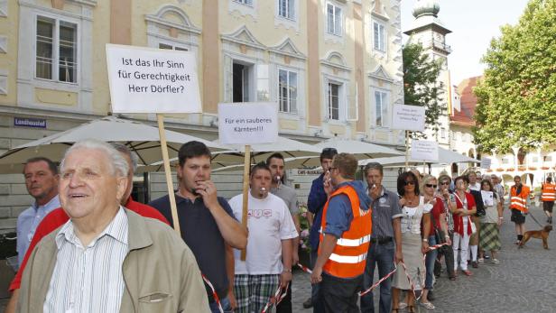 Teilnehmer der Demo in Klagenfurt Demo in Klagenfurt: "Wir haben genug"