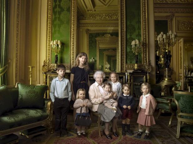 Queen: Familienportrait mit den Urenkerln zum 90er