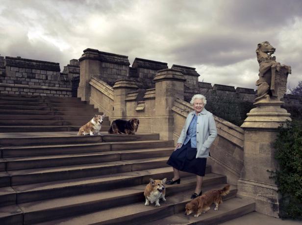 Queen: Familienportrait mit den Urenkerln zum 90er
