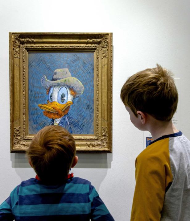Donald Duck hängt im Van Gogh Museum