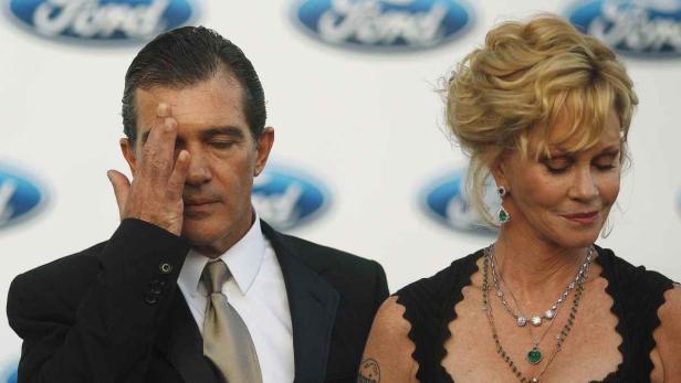 Melanie Griffith schminkt ihr Liebes-Tattoo weg