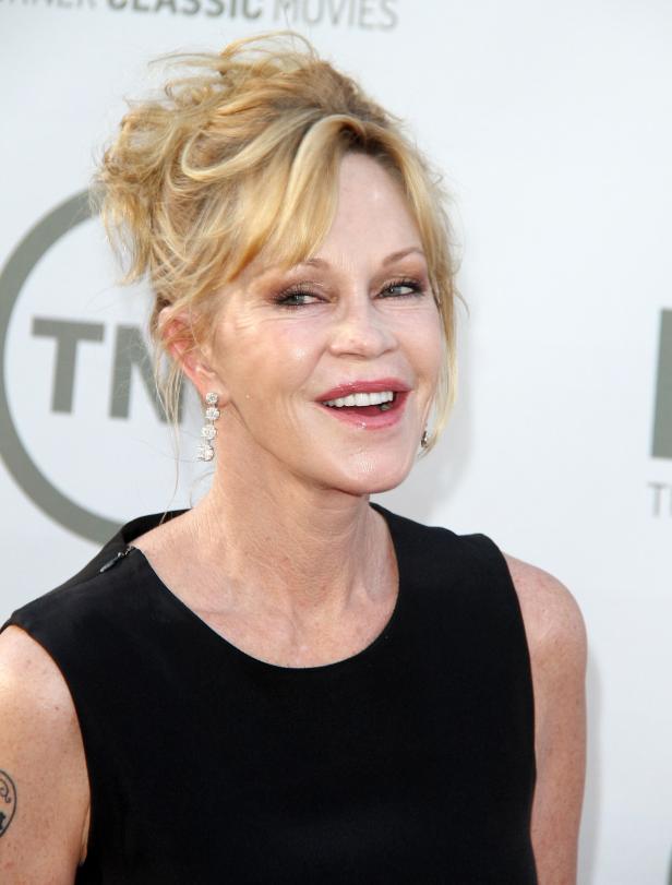Melanie Griffith schminkt ihr Liebes-Tattoo weg