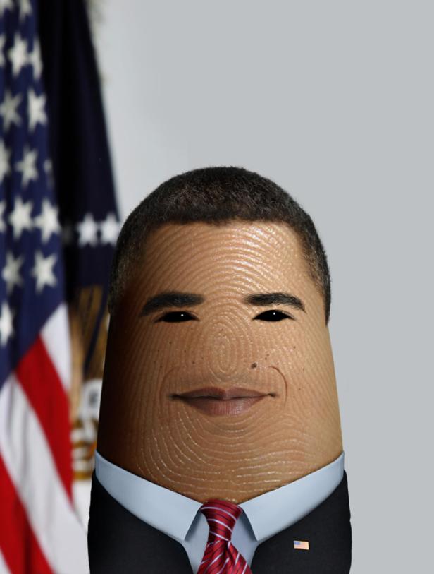 Ein Daumen mit dem Gesicht von Barack Obama vor einer US-Flagge.