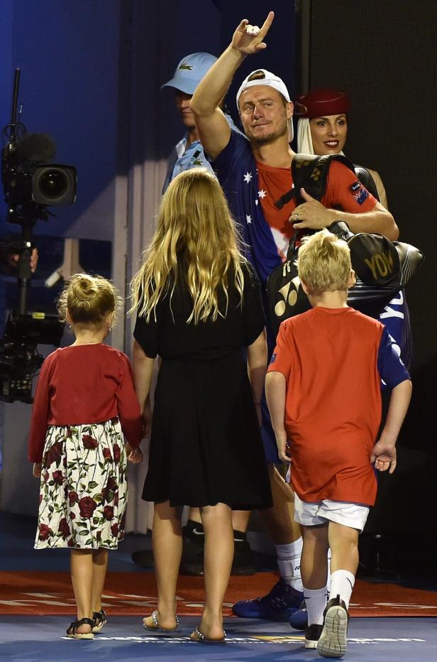 Tennisspieler Lleyton Hewitt mit seiner Familie beim Abschiedsspiel in Melbourne.
