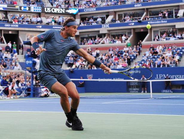 Rafael Nadal beim Aufschlag während eines Spiels bei den US Open.