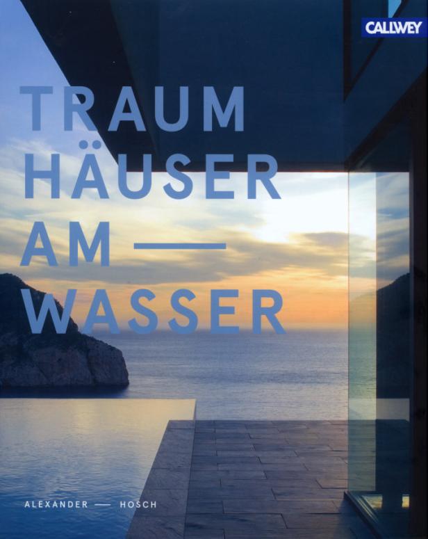 Das Cover des Buches „Traumhäuser am Wasser“ von Alexander Hosch zeigt eine Küstenlandschaft bei Sonnenuntergang.