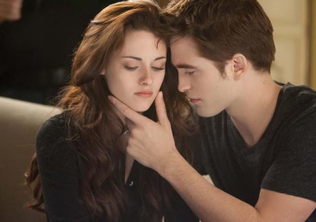 Robert Pattinson und Kristen Stewart in einer Szene aus „Twilight – Biss zum Morgengrauen“.