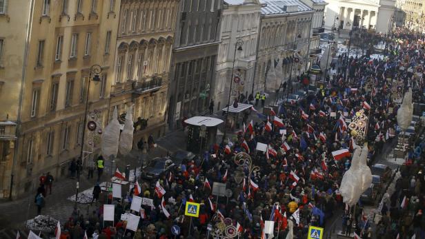 Demos in 36 Städten gegen Polens Regierung