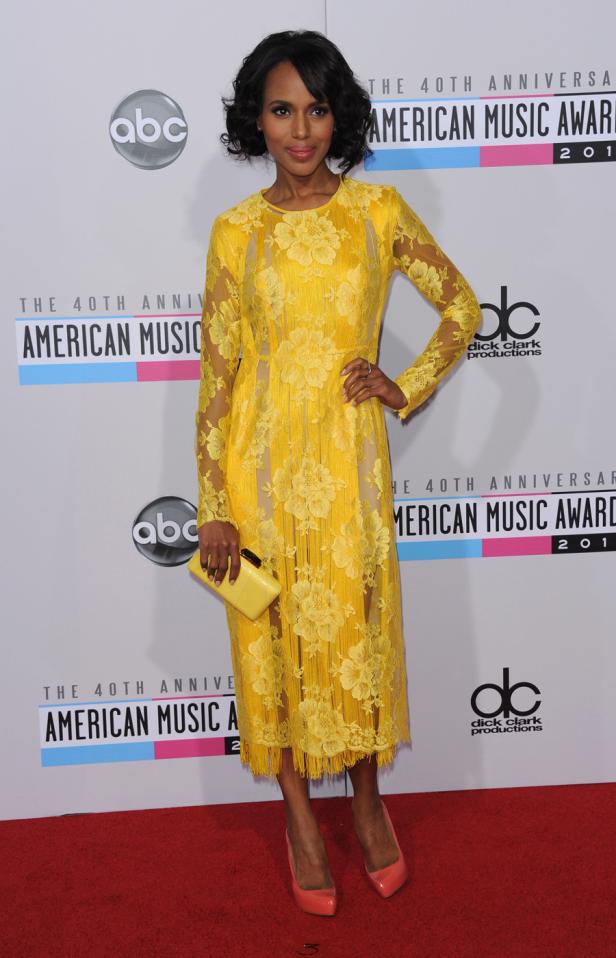 Kerry Washington in einem gelben Kleid bei den American Music Awards.