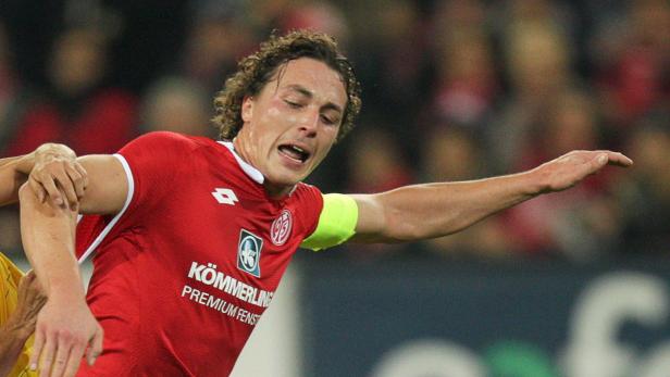 Ein Fußballspieler des 1. FSV Mainz 05 während eines Spiels.