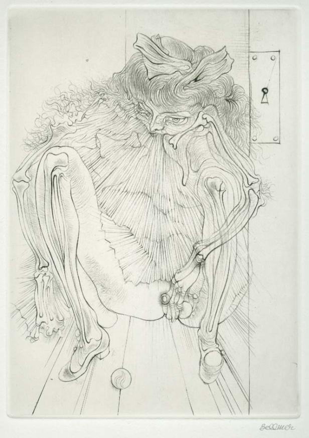 Eine detaillierte Bleistiftzeichnung einer sitzenden, skelettartigen Figur vor einer Tür.