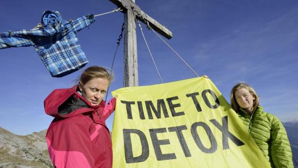 Gift im Gepäck: Outdoor-Kleidung fällt bei Test durch