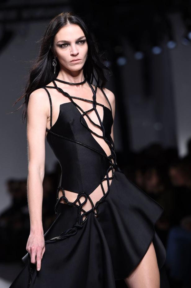 Versace: Viel Haut und weniger Size Zero