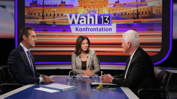Drei Personen sitzen an einem Tisch während einer „Wahl 13“-Konfrontation.