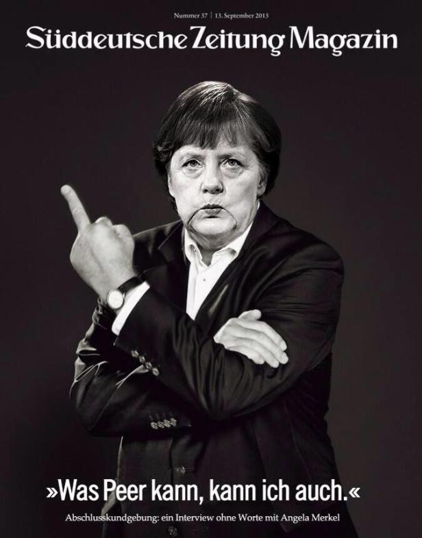 Schwarz-Weiß-Cover des Süddeutsche Zeitung Magazins mit Angela Merkel, die den Mittelfinger zeigt.