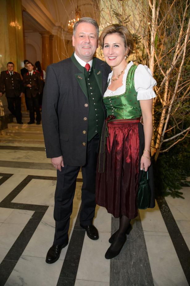 Jägerball 2016: Diese Dirndl trugen die Promi-Ladys