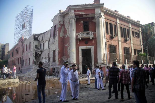 Kairo: Autobombe zerstört italienisches Konsulat