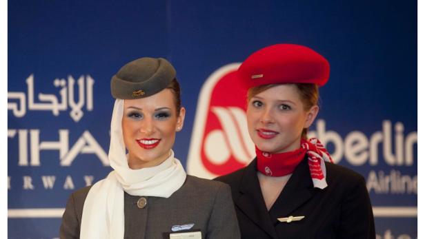 Flugbegleiterinnen von Etihad und Air Berlin