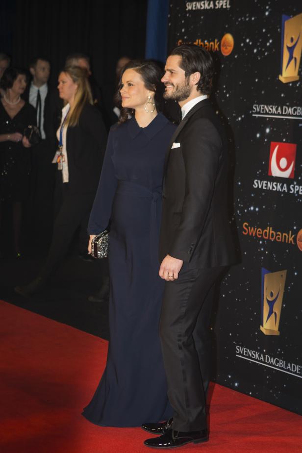 Prinz Carl Philip und Prinzessin Sofia von Schweden auf dem roten Teppich.
