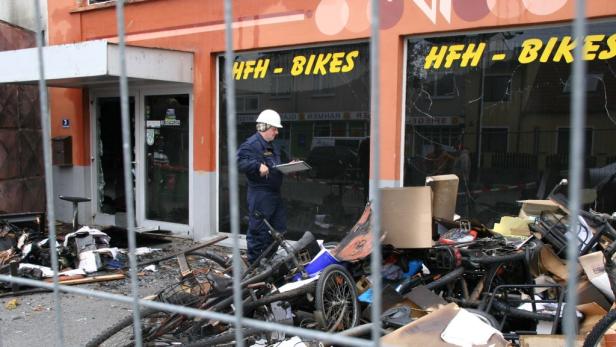 Feuer zerstörte Fahrrad-Geschäft