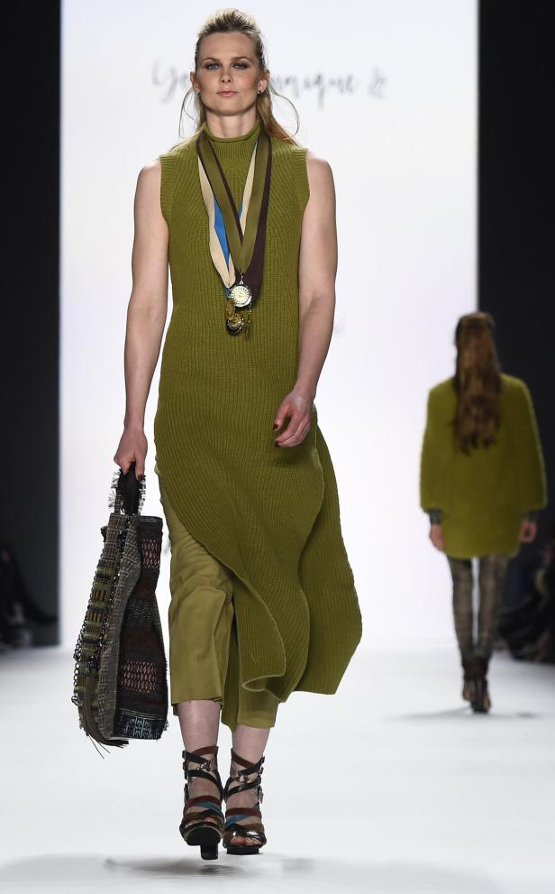 GERMANY-FASHION Riani: Ethno-Prinzessinnen in edlem Tweed