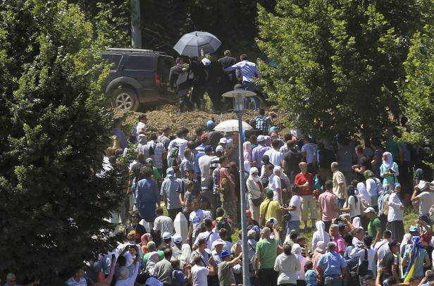 Srebrenica: Serbiens Premier von Gedenkfeier vertrieben