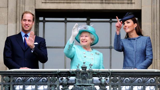 Perfekter Mix: Die Queen mit William unddessen Frau Kate