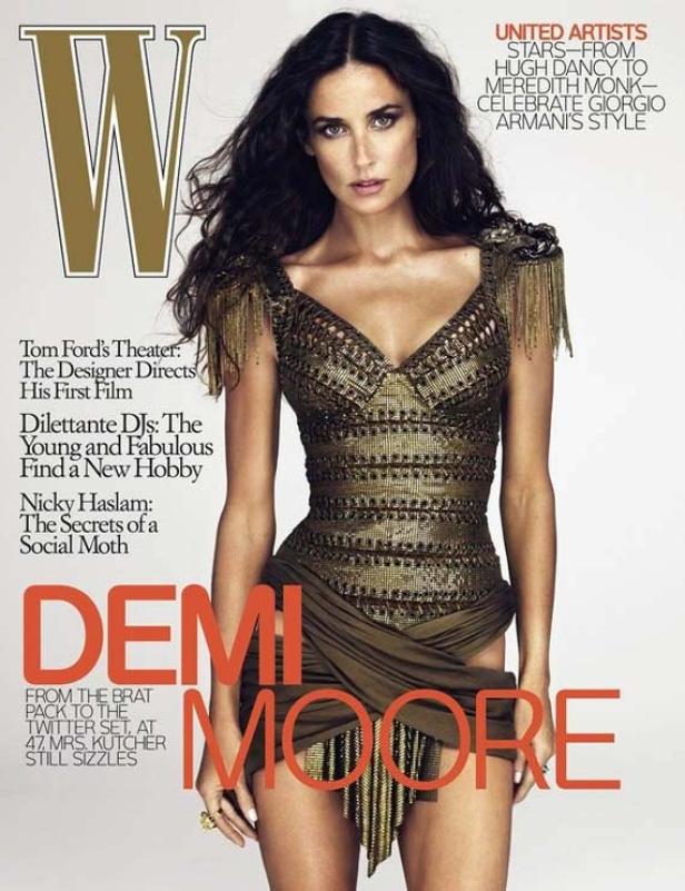 Demi Moore auf dem Cover des „W“-Magazins in einem goldenen Kleid.