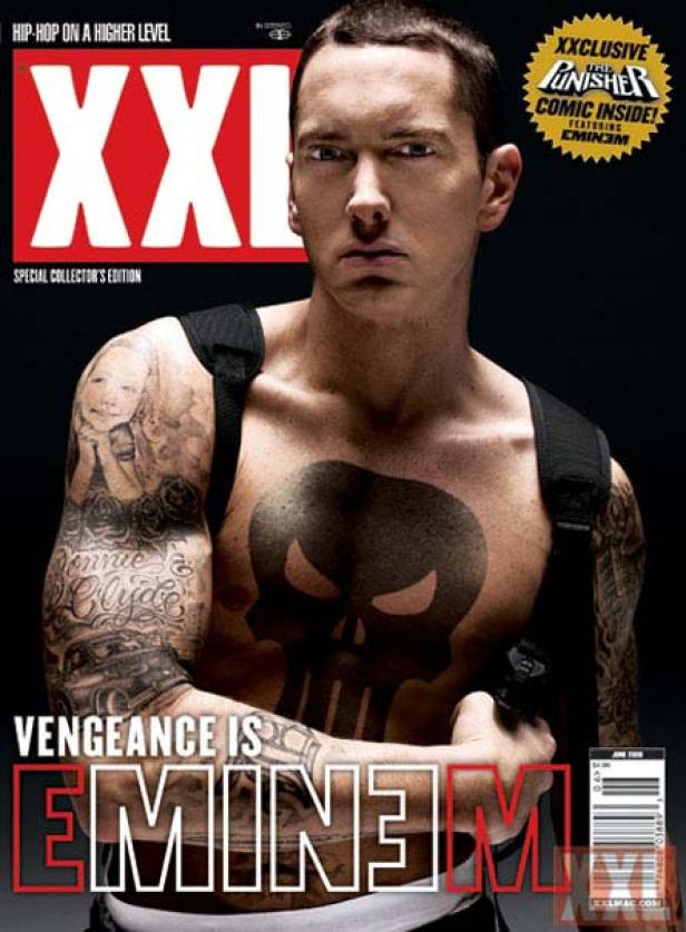 Eminem auf dem Cover des XXL Magazins mit einem „Punisher“-Totenkopf-Tattoo auf der Brust.