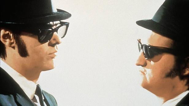 Nahaufnahme von Jake und Elwood Blues, den Hauptfiguren aus dem Film „The Blues Brothers“.
