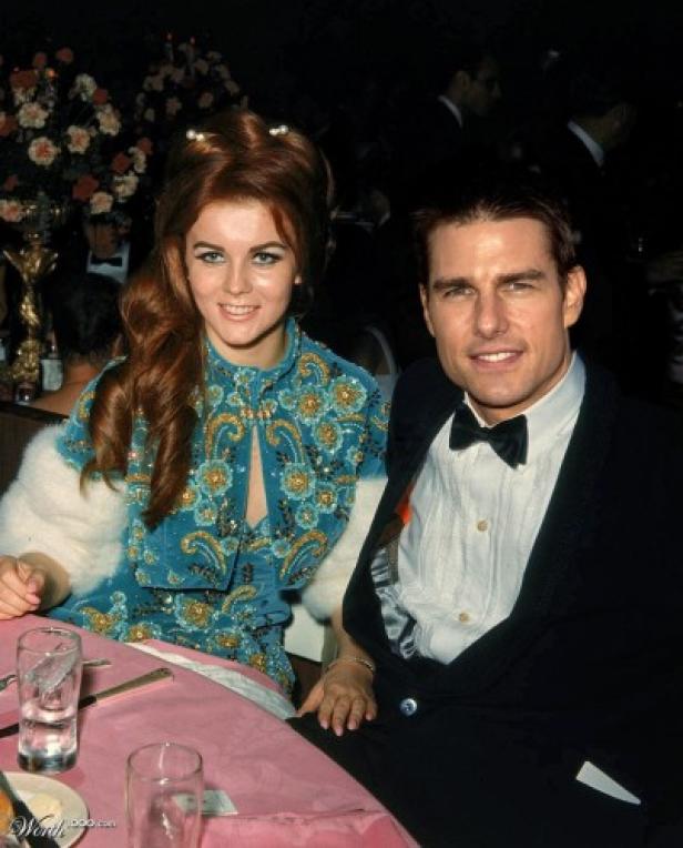 Ann-Margret und Tom Cruise sitzen an einem Tisch bei einer Veranstaltung.