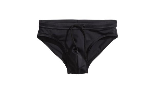 Eine schwarze Badehose vor einem weißen Hintergrund.
