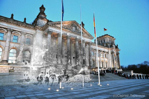 Das Reichstagsgebäude in Berlin mit einer Überlagerung eines historischen Bildes der Schlacht um Berlin.