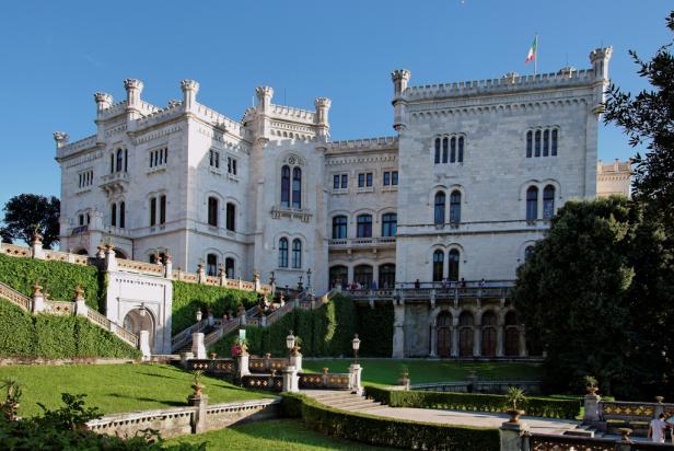 Touristen und Bürger wollen Schloss Miramare retten