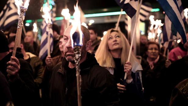 2000 Nazipartei-Anhänger marschierten in Athen