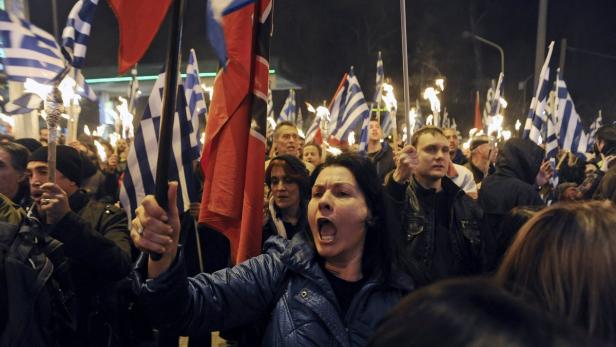 2000 Nazipartei-Anhänger marschierten in Athen