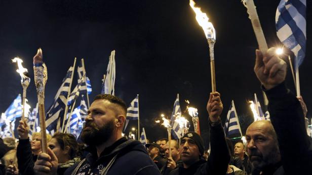 2000 Nazipartei-Anhänger marschierten in Athen
